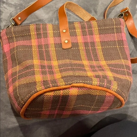 Chic Plaid Crossbody Bag with Leather Accents - Picture 6 of 7